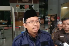 KPK Cegah Bupati Sidoarjo...