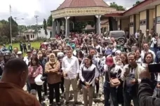 Bupati Manggarai Pecat...