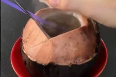 Keunikan Kelapa Bakar...