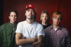 10 Asal-usul Nama Band...