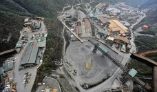 Freeport Cetak Laba...