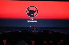 PDIP Lebih Realistis...