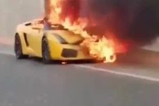 Emosi, Penjual Mobil...