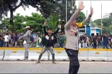 Ricuh, Massa Pendukung...