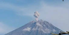 Gunung Semeru Erupsi...