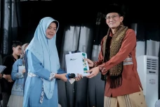 Sandiaga Ajak Santri...