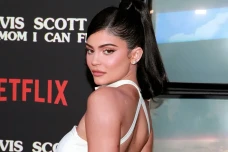 Kylie Jenner Pamer Foto...
