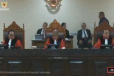 Dua Pemohon Tak Hadiri...