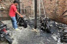 10 Sepeda Motor Hangus...