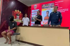 4 Kali Setubuhi Perempuan...