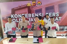 Polda Jabar Tangkap...