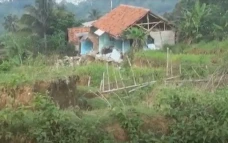 Pergerakan Tanah di...
