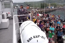 Bantu Evakuasi Korban...