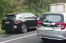 Brak! 6 Mobil Tabrakan...