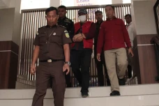 Korupsi Rp32,7 Miliar,...