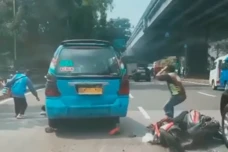 Angkot M06A Ugal-ugalan...