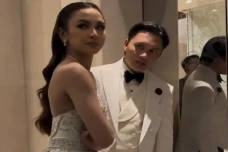 Mahalini Kenakan Gaun...