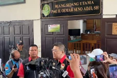 Alvin Lim Merasa Aneh...