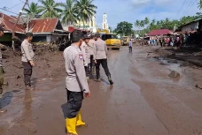 Diterjang Banjir Bandang,...