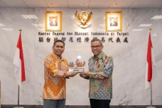 Perkuat Kerja Sama dengan...