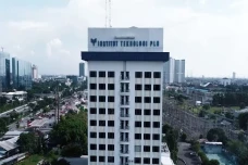 Mau Kuliah Gratis di...
