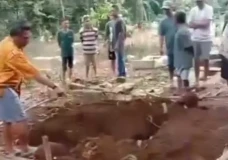 Geger Makam Mahasiswi...