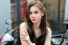 Selebgram Zoe Levana...