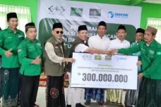 Bantuan Rp300 Juta Disalurkan...