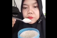 Viral! Aksi Random Emak-Emak...