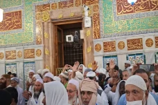 Misteri Jendela di Depan...