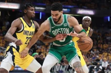 Jayson Tatum Menggila,...