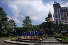 Kenaikan UKT Batal,...