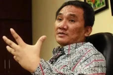 KPK Bakal Hadirkan Andi...