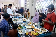 Momen Jokowi Ajak Warga...