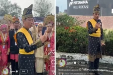 Jokowi Nge-vlog Pakai...