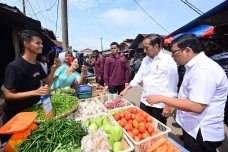 Tinjau Pasar Senggol...