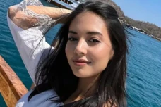 Aurelie Moeremans Ngaku...