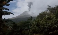 Gunung Lewotobi Laki-Laki...