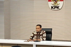 Geledah 7 Lokasi di...