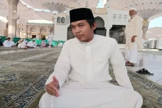 Cerita Dzakwan, Penerjemah...
