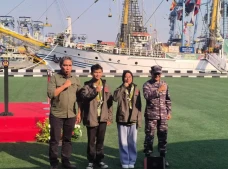 Naik KRI Dewaruci, Muhibah...