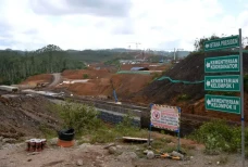 Dirayu Agar Mau Pindah,...
