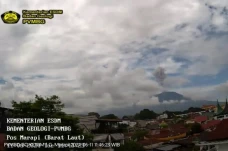 Gunung Marapi Meletus...