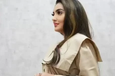 Dihujat Gegara Nyanyi...