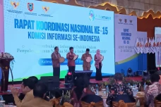 Rakornas Komisi Informasi...
