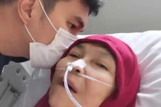 Sang Ibu Dirawat di...