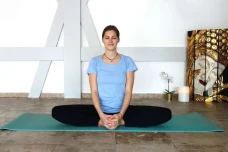 8 Gerakan Yoga untuk...