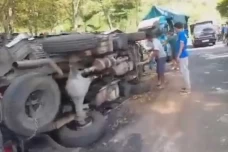 Rem Blong, Truk Pengangkut...