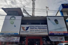 49 Balon Kepala Daerah...
