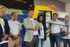 Layanan Imigrasi Terganggu...